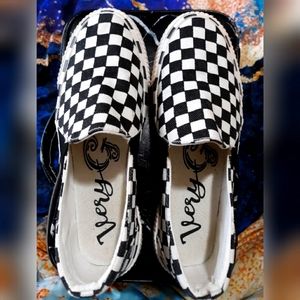 Very G Checkered Shoes Size 9 Like New